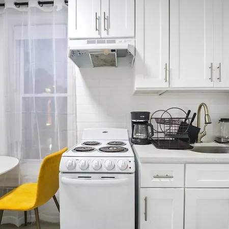 Homelike Suites In The Heart Of China Town-3
