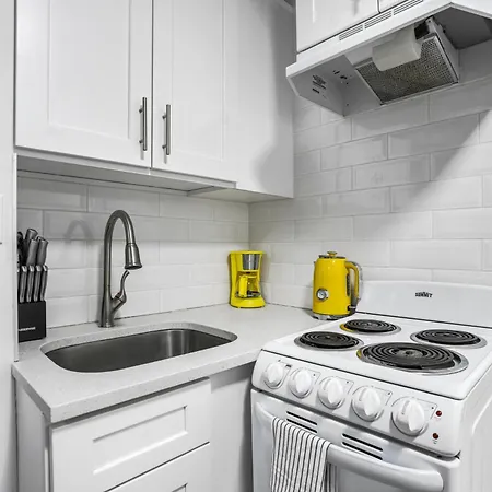 Homelike Suites In The Heart Of China Town-3